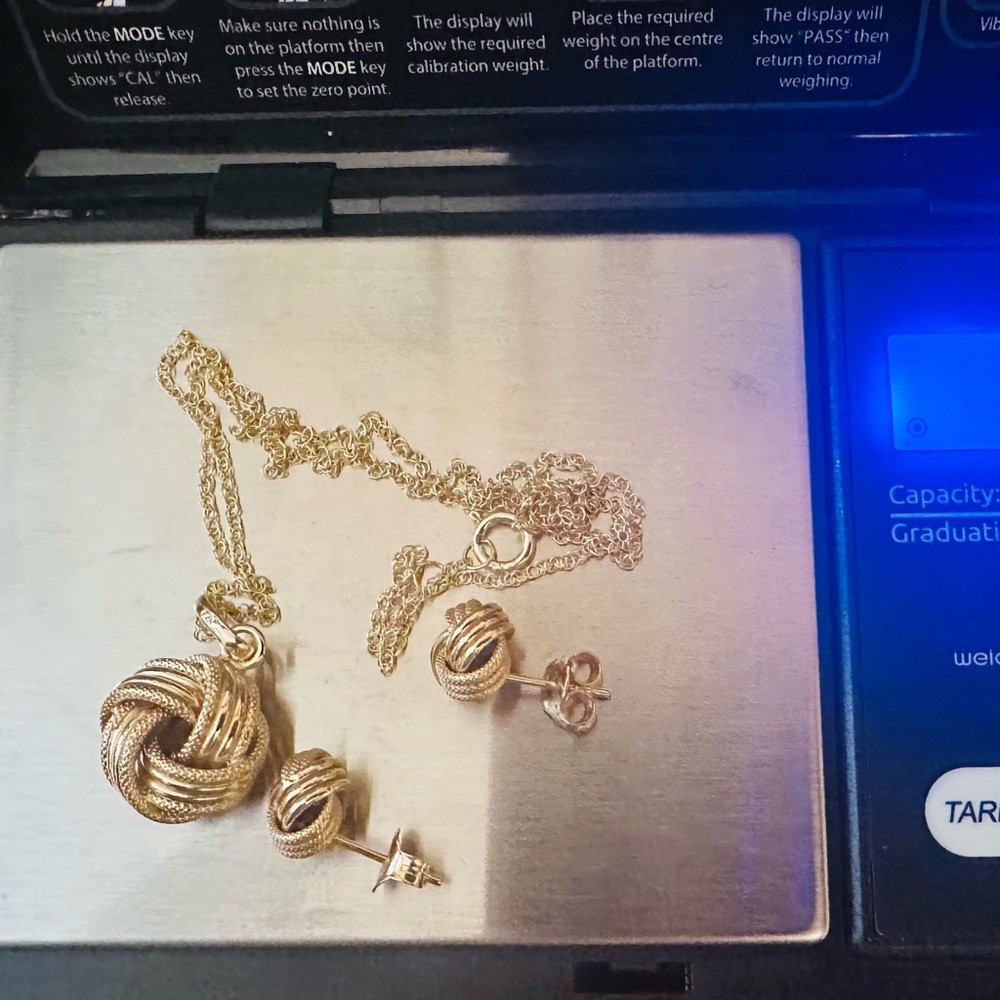 14k 18inch Real gold not plated Elegant Gold Knot Pendant Necklace